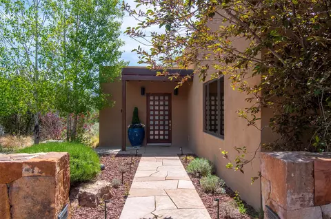 1858 Palacio Ln, Santa Fe, NM 87505