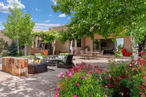 1858 Palacio Ln, Santa Fe, NM 87505