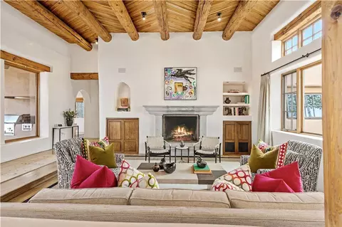 22 Rising Moon, Santa Fe, NM 87506
