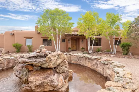 22 Rising Moon, Santa Fe, NM 87506