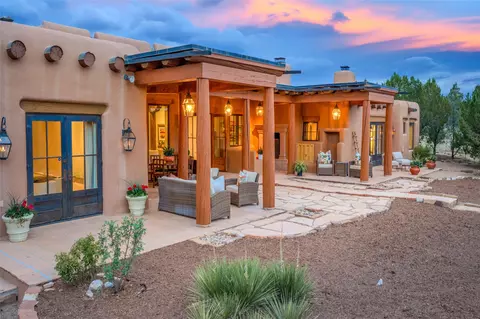 22 Rising Moon, Santa Fe, NM 87506