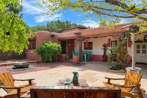 1352 Bishops Lodge Rd, Santa Fe, NM 87506