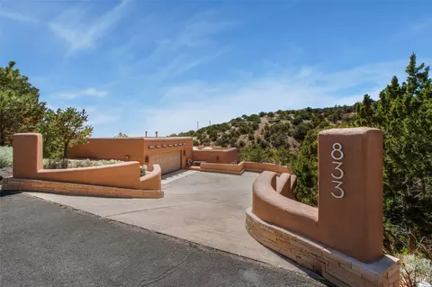 833 Canada Ancha, Santa Fe, NM 87501