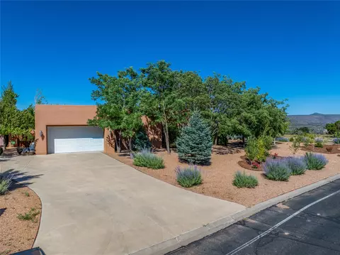 6100 Hoochaneetsa Plz N, Cochiti Lake, NM 87083