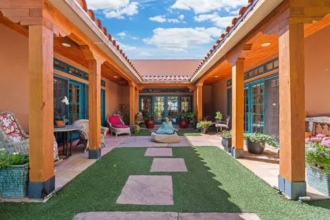 6100 Hoochaneetsa Plz N, Cochiti Lake, NM 87083