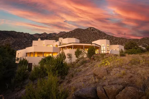 2 Sandia Hts, Albuquerque, NM 87122
