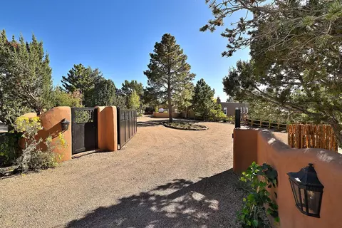 682 Garcia, Santa Fe, NM 87505