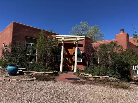 17 Calle Belicia, Santa Fe, NM 87508