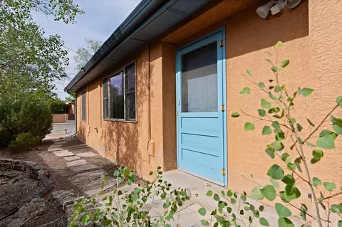 933 Dunlap St, Santa Fe, NM 87501