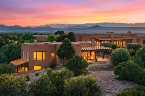 17 Vuelta Rosal, Santa Fe, NM 87506