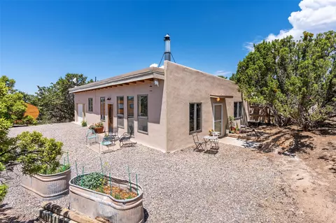 3 Gavilan Rd, Santa Fe, NM 87508