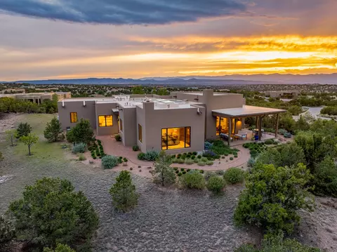 31 Sundance Ridge Cir, Santa Fe, NM 87506