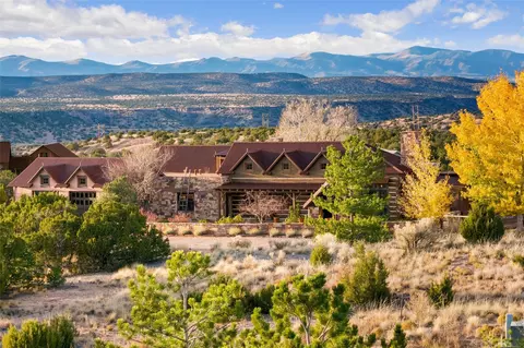12 Via Estancia, Santa Fe, NM 87506