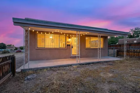 2905 Burton Ave SE, Albuquerque, NM 87106