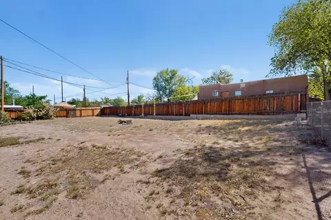 2907 Burton Ave SE, Albuquerque, NM 87106