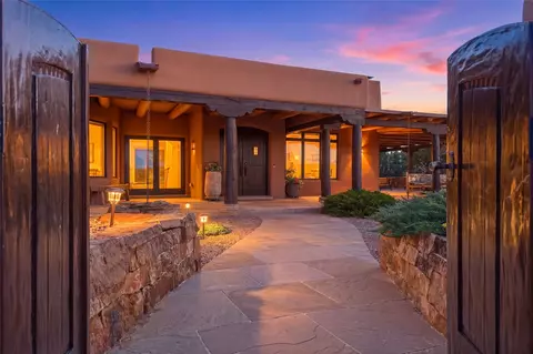8 S Star Gazer Rd, Santa Fe, NM 87506