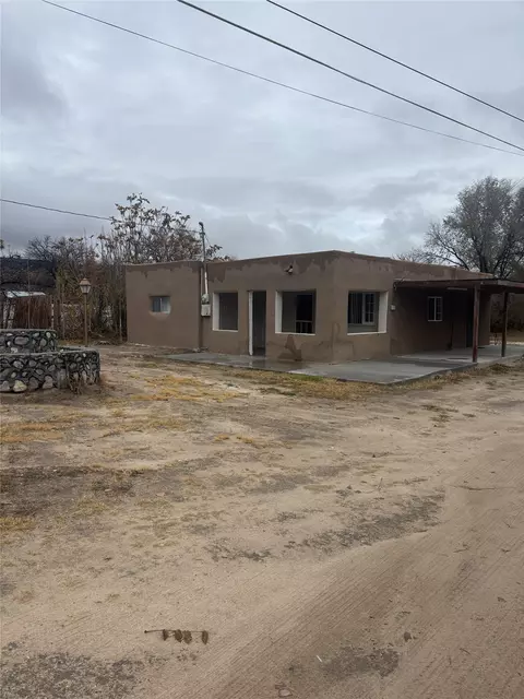 143 County Rd 51, Velarde, NM 87582