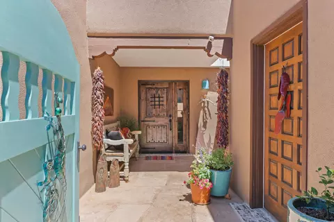 310 Calle Estado, Santa Fe, NM 87501