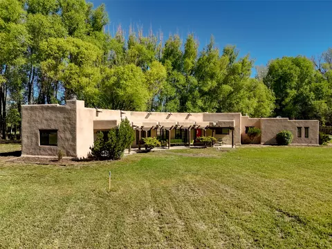 122 Camino De La Merced, Taos, NM 87571
