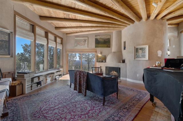39 Zambra Way, Santa Fe, NM 87506