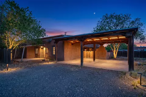 3086 Agua Fria, Santa Fe, NM 87507
