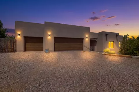 35 Via Tessera, Santa Fe, NM 87507