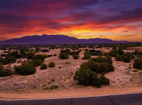 103 Paseo Aragon, Santa Fe, NM 87506