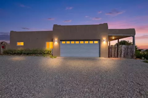 7 Lauro Rd, Santa Fe, NM 87508