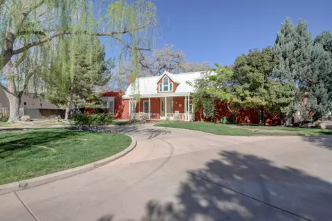 1515 Los Nietos, Los Ranchos, NM 87107