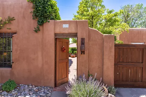 985 Agua Fria #101, Santa Fe, NM 87501
