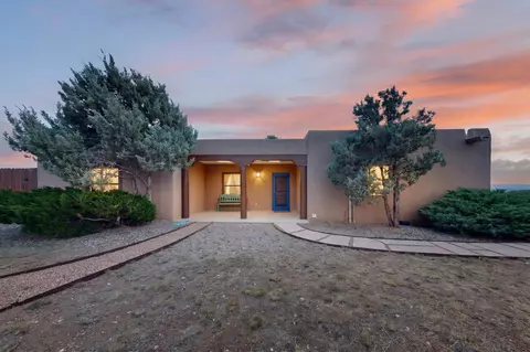 39 Cuesta Rd, Santa Fe, NM 87508