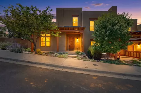 11 Calle Amistosa, Santa Fe, NM 87507