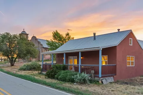 139 Old Lamy Trl, Lamy, NM 87540