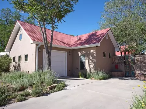 129 Bob St, Santa Fe, NM 87501