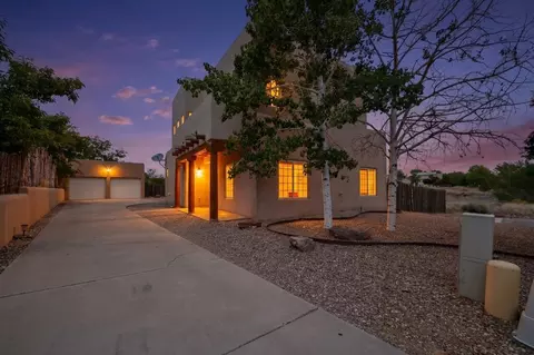 4439 Chamisa Path Rd, Santa Fe, NM 87507