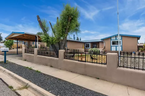 2404 Calle Loma Bonita, Santa Fe, NM 87507