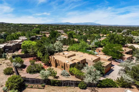 611 Caminito Del Donaldo, Santa Fe, NM 87505