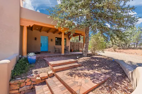 13 Arroyo Vis, Santa Fe, NM 87505