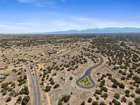 19 S Via Aria, Santa Fe, NM 87506