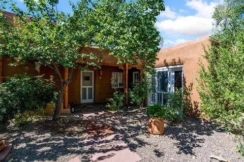322 Magdalena Rd #1, Santa Fe, NM 87501