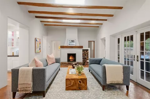 541 Camino Rancheros, Santa Fe, NM 87505