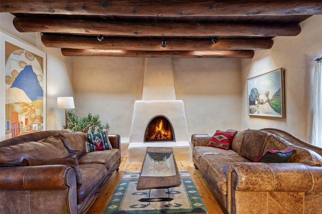 416 Apodaca Hl, Santa Fe, NM 87501