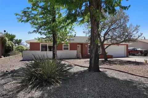 76 Isleta Dr, White Rock, NM 87547