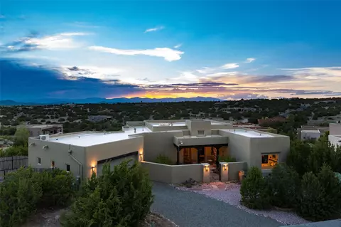 2 Via Quinta, Santa Fe, NM 87507