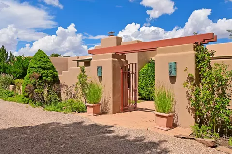 20 Goodnight Trl W, Santa Fe, NM 87506