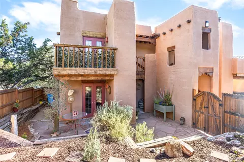 2600 W Zia #J5, Santa Fe, NM 87505