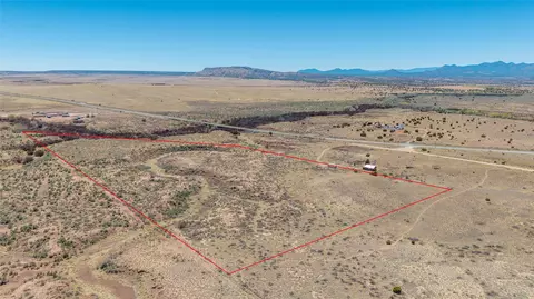 11 Avenida Vieja, Galisteo, NM 87540