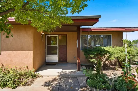 2952 S Richards Ave, Santa Fe, NM 87507
