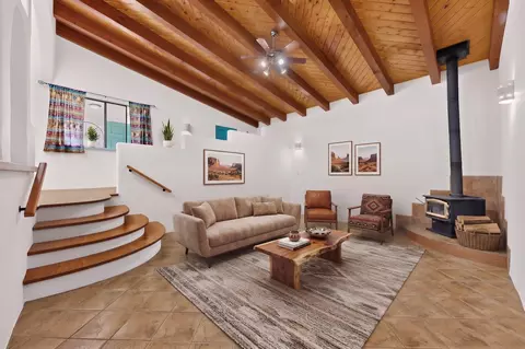 2253 Anb Ln #A, Santa Fe, NM 87507