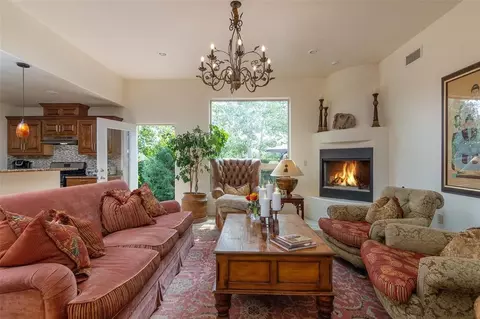 717 Calle Beatrice, Santa Fe, NM 87501